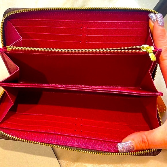 BRAND NEW MONOGRAM ZIPPY WALLET- FUCHSIA INTERIOR! - Picture 5 of 16